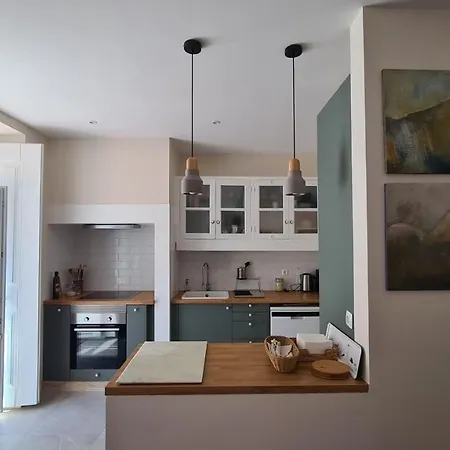 Luxury Apartment With Private Pool & Garden *