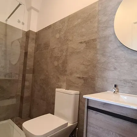 Luxury Apartment With Private Pool & Garden *
